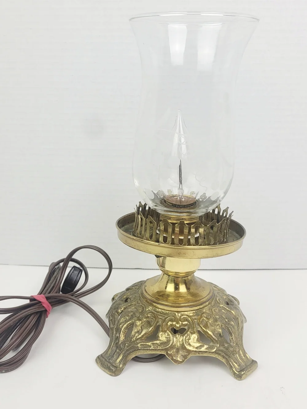 Vtg 70s~Electric Glass Hurricane Boudoir Lamp~FloralShade~Brass Base~Flame Bulb